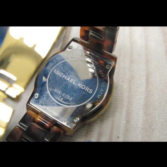 Michael Kors Jet Set Tortoise Watch - Picture 8 of 8